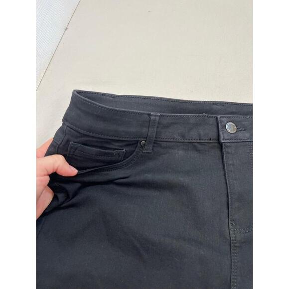 WORKSHOP Republic Jean Shorts Size 14 Black Modern Fit Cuffed Hem Casual Stretch - Picture 5 of 10